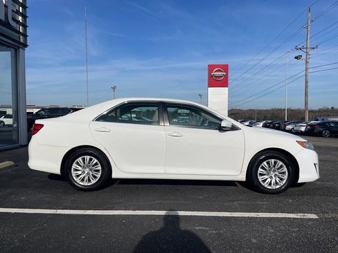 Used 2014 Toyota Camry L image 21