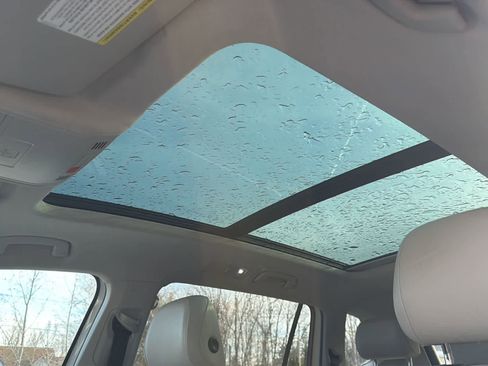 Used 2018 Volkswagen Tiguan SEL image 17