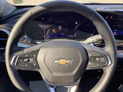 Used 2025 Chevrolet Trax LT w/ LT Convenience Package FWD image 28