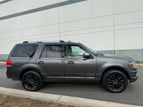 Used 2015 Lincoln Navigator 4WD 4dr image 11