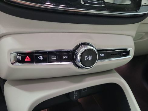 Certified 2024 Volvo XC40 B5 Plus w/ Protection Package Premier image 30