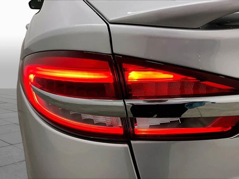 Used 2019 Ford Fusion Titanium FWD image 28