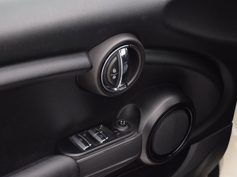 Used 2018 MINI Cooper Convertible image 19