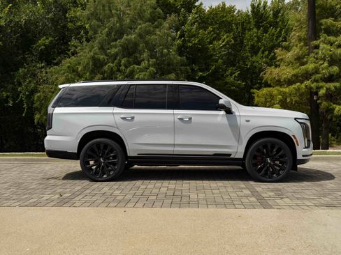 Used 2026 Cadillac Escalade Platinum Sport w/ LPO, ONYX Package AWD/4WD image 9