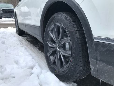 Used 2024 Volkswagen Tiguan SE image 10