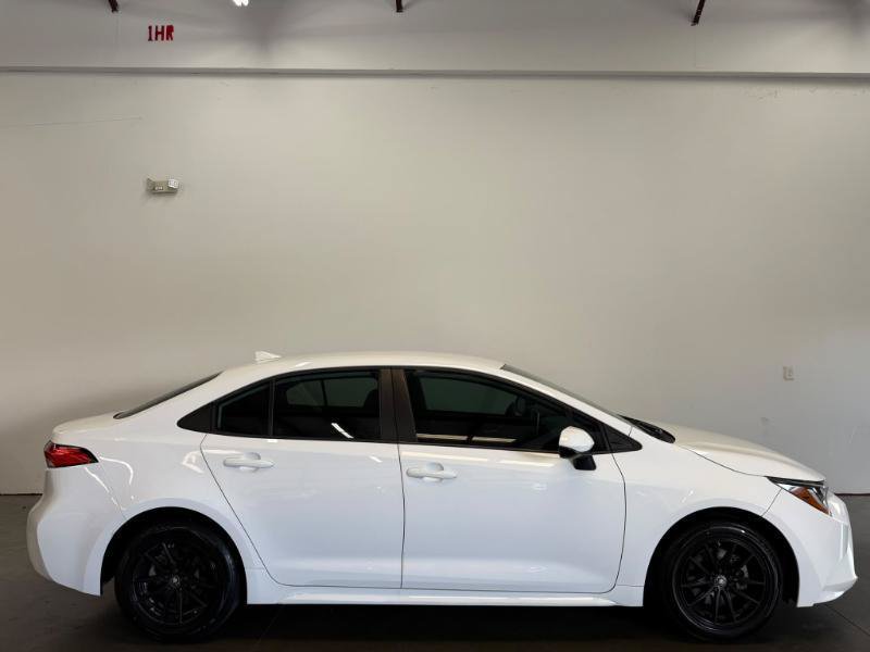 Used 2021 Toyota Corolla LE FWD image 2