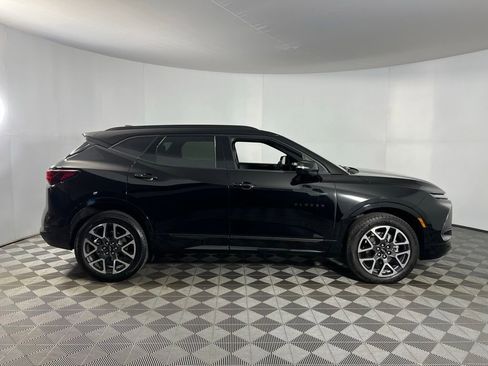 Used 2025 Chevrolet Blazer RS image 3