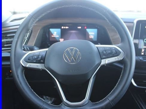 Used 2025 Volkswagen Atlas SE image 28