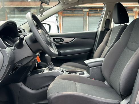 Used 2019 Nissan Rogue Sport S image 9