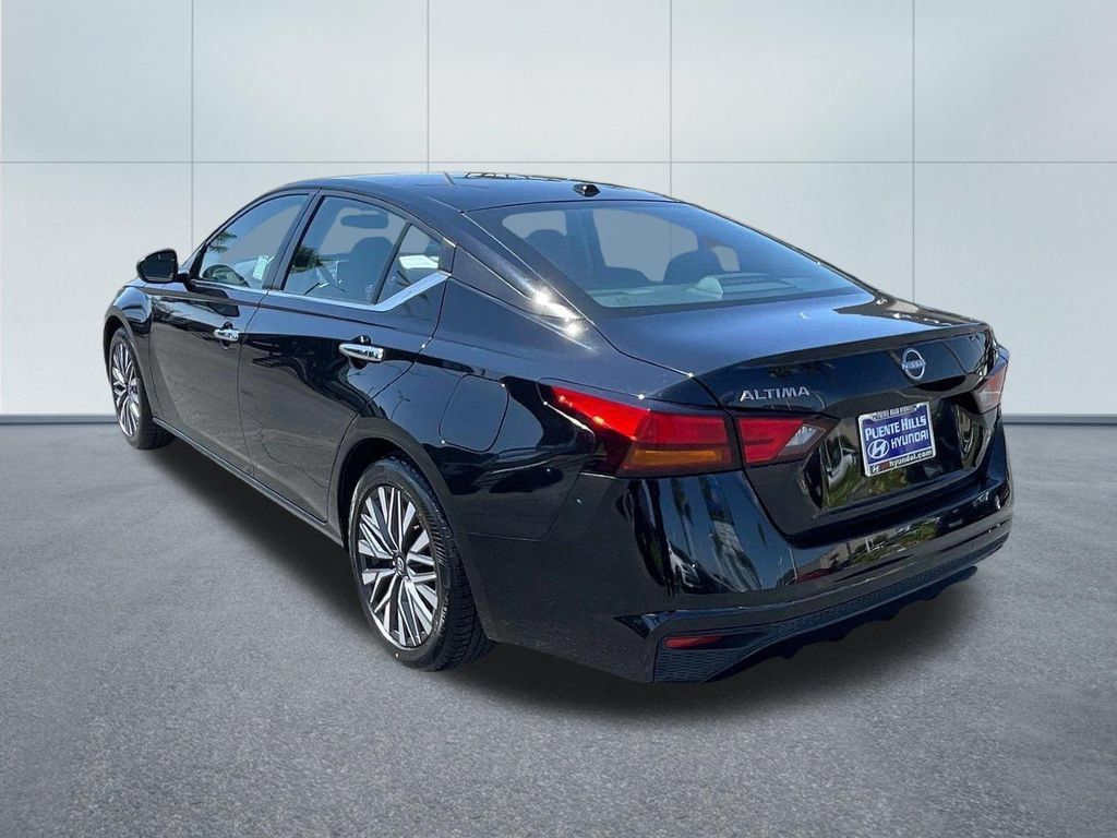 Used 2024 Nissan Altima 2.5 SV FWD image 4