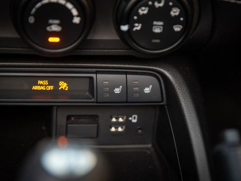 Used 2022 MAZDA MX-5 Miata Club image 37