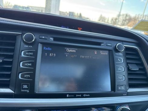 Used 2019 Toyota Highlander Limited image 11