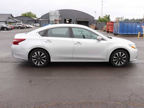 Used 2018 Nissan Altima 2.5 SV FWD image 4