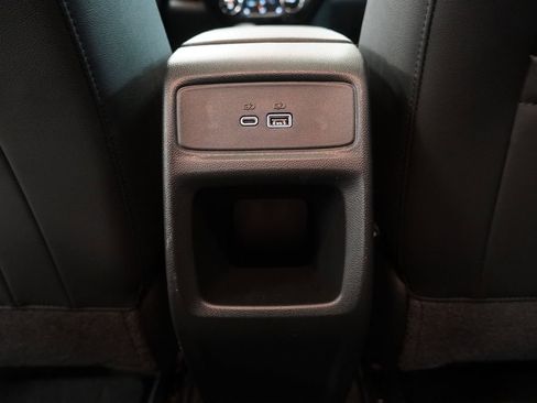 Certified 2024 Chevrolet Trax RS w/ Sunroof Package FWD image 28