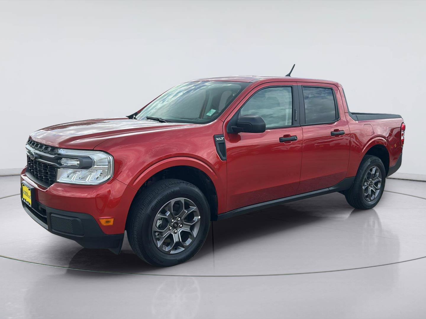 Used 2023 Ford Maverick XLT FWD image 1