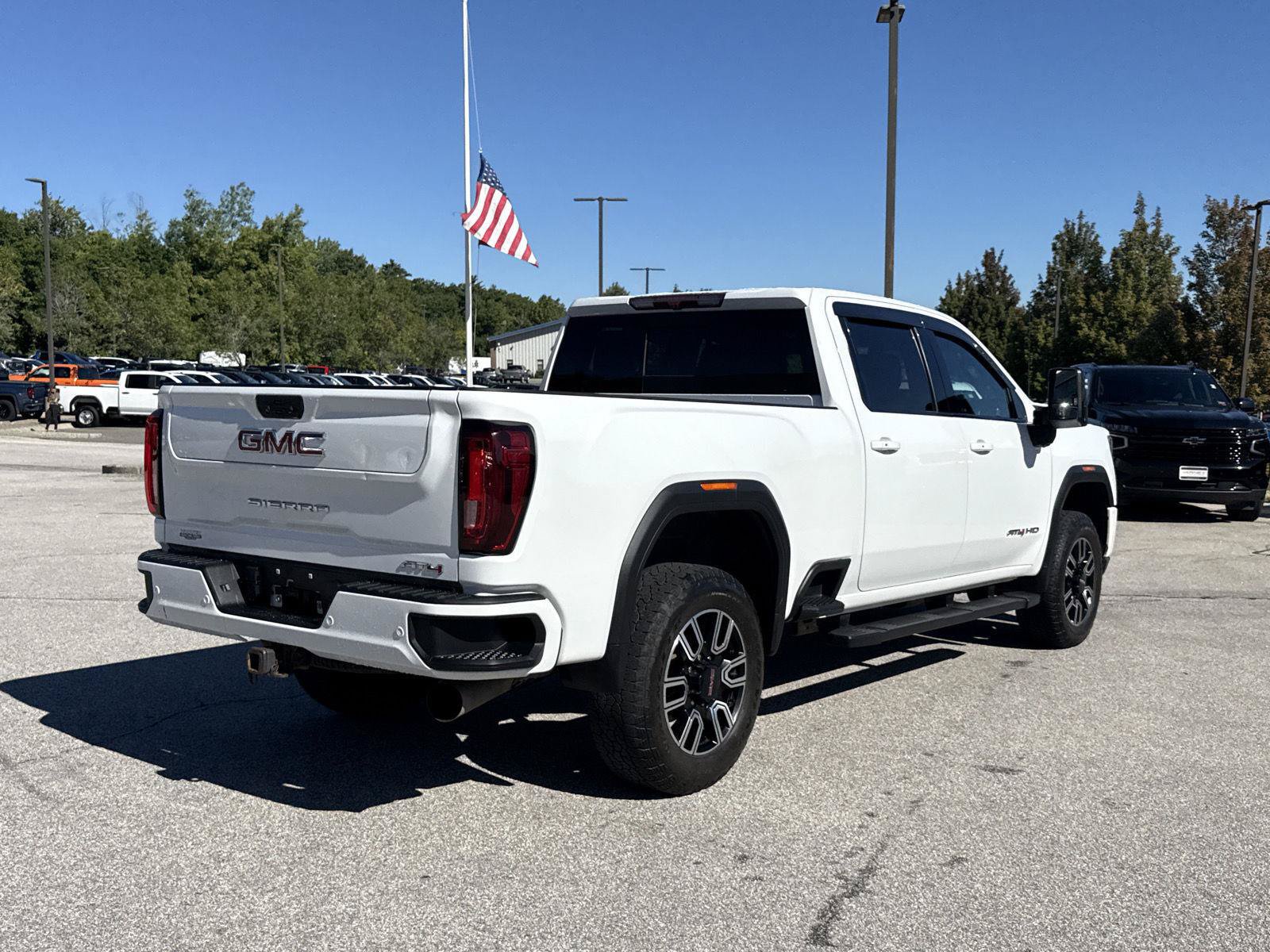 Used 2022 GMC Sierra 2500 AT4 w/ AT4 Preferred Package AWD/4WD image 8