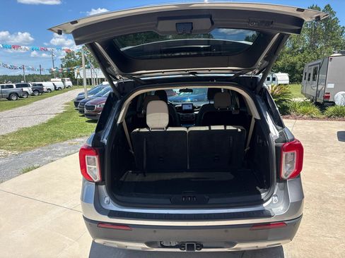 Used 2023 Ford Explorer XLT w/ Equipment Group 202A AWD/4WD image 19