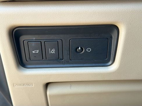 Used 2017 Land Rover Discovery Sport HSE image 33