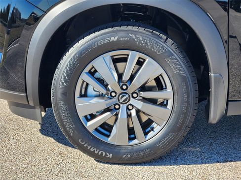 New 2025 Nissan Pathfinder SV image 7