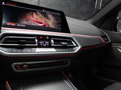 Used 2022 BMW X5 xDrive40i w/ M Sport Package AWD/4WD image 54