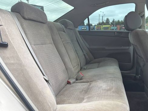 Used 2004 Toyota Camry LE FWD image 19