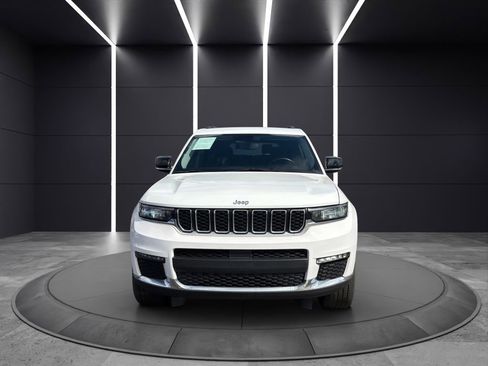 Used 2022 Jeep Grand Cherokee L Limited image 2