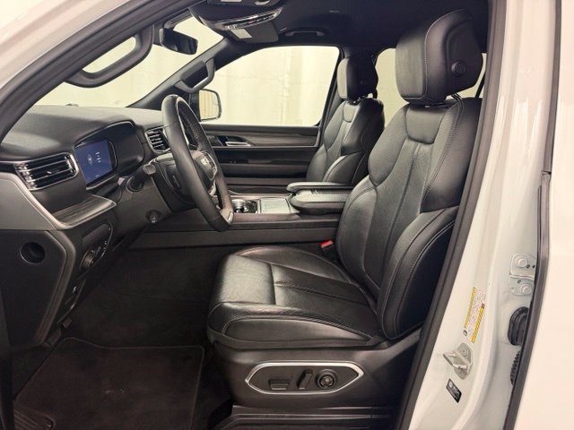 Used 2024 Jeep Wagoneer Series II w/ Flexible Seating Group AWD/4WD image 21