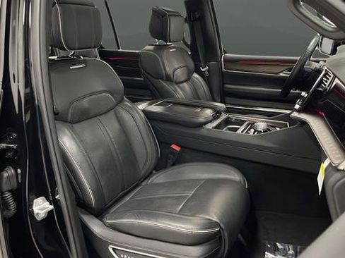 Used 2023 Jeep Grand Wagoneer Series II image 23