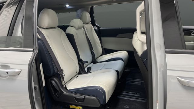Used 2025 Kia Carnival SX Prestige FWD image 26