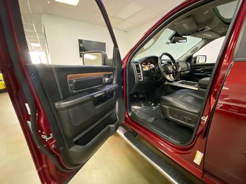 Used 2019 RAM 1500 Laramie w/ Convenience Group RWD image 14