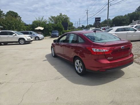 Used 2014 Ford Focus SE w/ SE Winter Package image 4