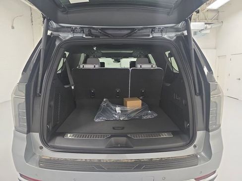 New 2025 Chevrolet Suburban Premier image 30