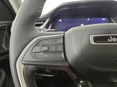 Used 2023 Jeep Grand Cherokee Laredo w/ Luxury Tech Group I AWD/4WD image 15