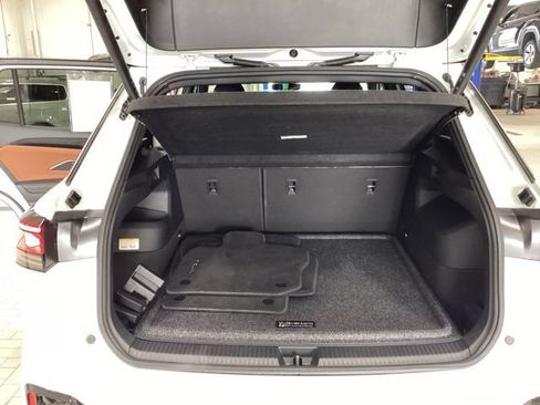 Used 2025 Volkswagen Tiguan SEL R-Line AWD/4WD image 16