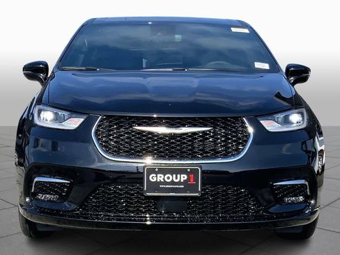 New 2026 Chrysler Pacifica Select image 3