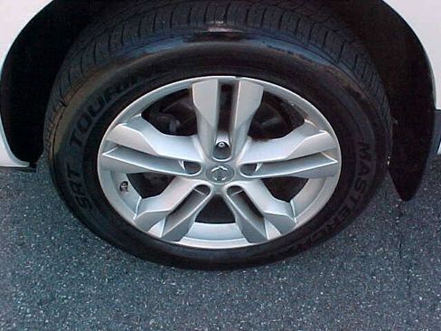 Used 2012 Nissan Rogue SV AWD/4WD image 6
