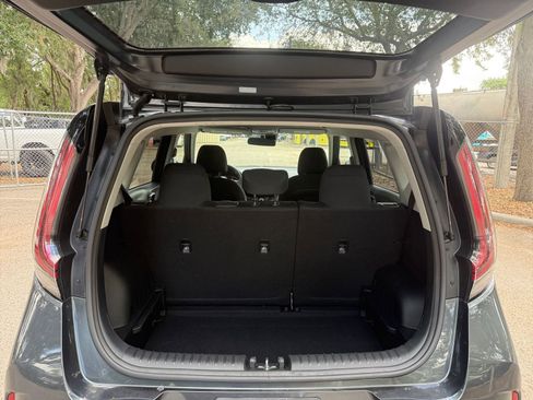 Used 2025 Kia Soul LX w/ LX Technology Package FWD image 28