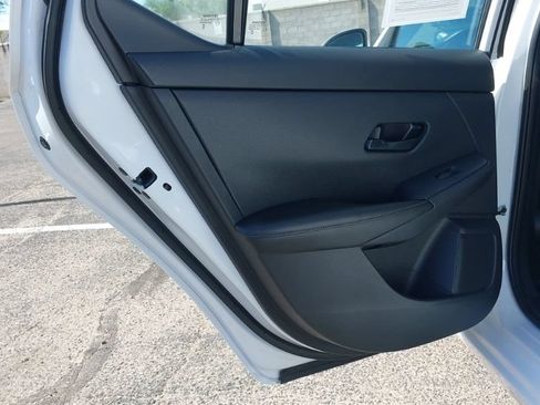 Used 2024 Nissan Sentra SV FWD image 9