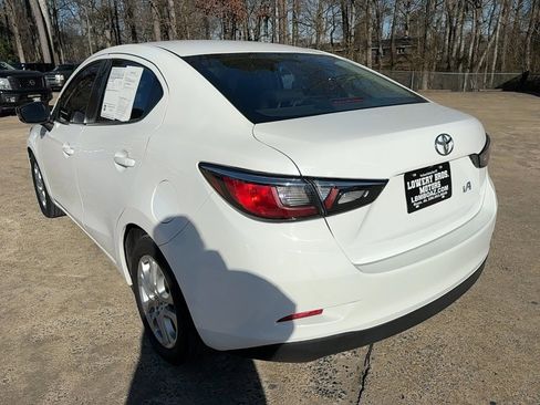 Used 2017 Toyota Yaris iA image 11