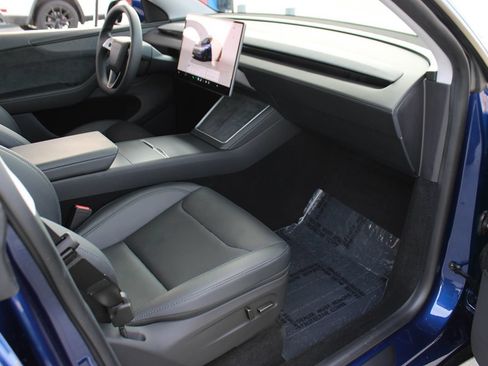 Used 2026 Tesla Model Y Long Range AWD/4WD image 19