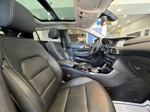 Used 2019 INFINITI QX30 AWD w/ Cargo Package image 21