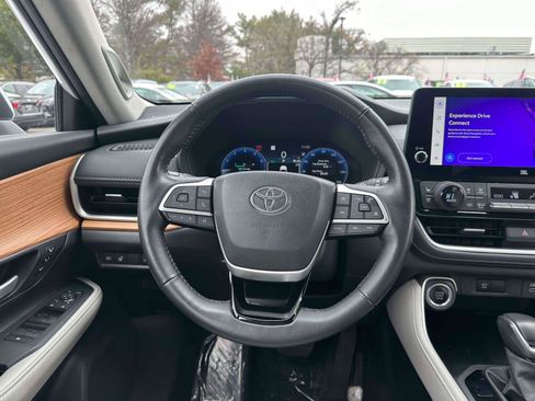 Used 2024 Toyota Grand Highlander AWD image 13