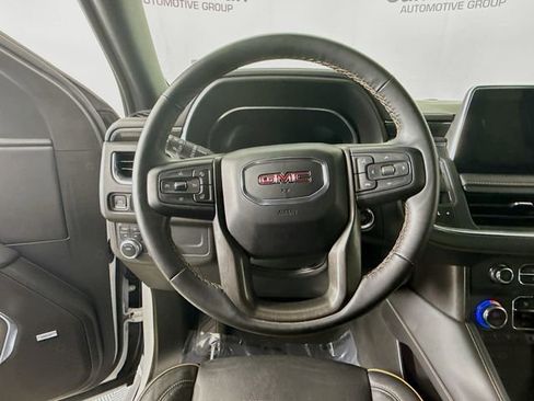 Used 2022 GMC Yukon XL SLT w/ SLT Premium Package image 13