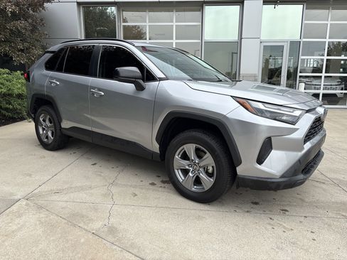 Used 2023 Toyota RAV4 LE AWD/4WD image 2