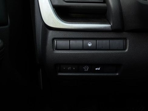 Used 2025 Nissan Rogue SV FWD image 22