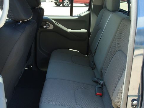 Used 2021 Nissan Frontier SV w/ SV Utility Package image 7