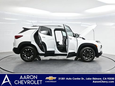 Used 2023 Chevrolet TrailBlazer LT FWD image 3