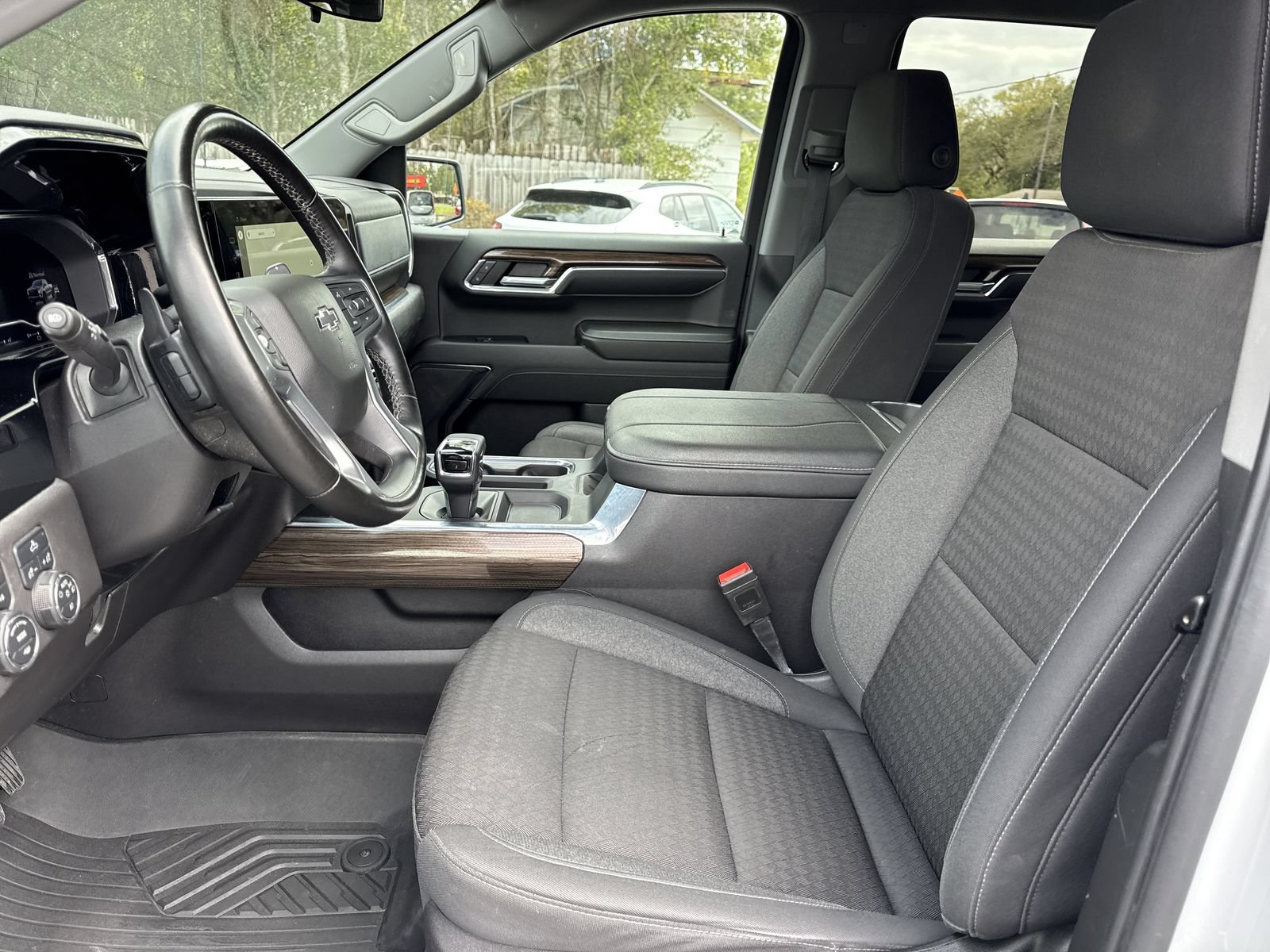 Used 2024 Chevrolet Silverado 1500 LT Trail Boss w/ Protection Package AWD/4WD image 9