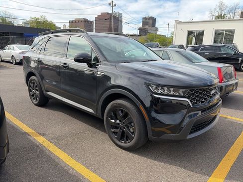 Used 2023 Kia Sorento S w/ Panoramic Sunroof Package AWD/4WD image 5