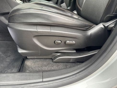 Used 2019 Chevrolet Trax LT w/ LT Convenience Package FWD image 19